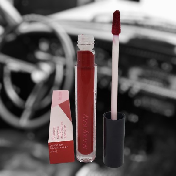 Classic Red Matte Liquid Lipstick - Special Edition Mary Kay - Picture 4 of 6